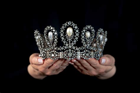 tiara jewelry history